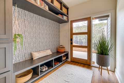 Chic Burnet Home on Lake Buchanan w/ 2 Fireplaces! House in Rio Grande