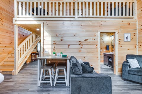 Modern Salineville Cabin on 13 Acres w/ Fire Pit! House in Ohio