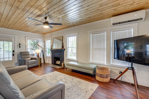 Modern-Boho Bradenton Bungalow w/ Private Hot Tub! House in Bradenton