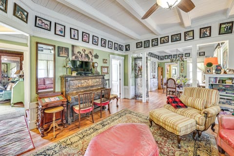 Eclectic Wildomar Home: 6 Mi to Santa Rosa Plateau House in Wildomar