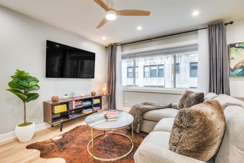 Stylish Chicago Retreat: Walk to Loyola University Apartment in Chicago