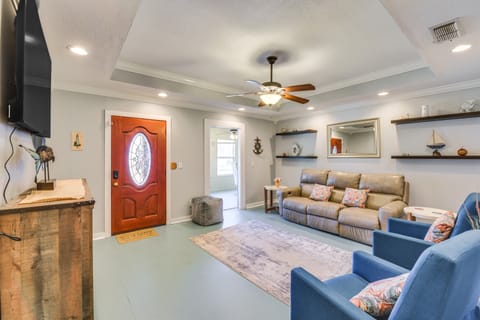 Pet-Friendly Fort Walton Beach Home: 4 Mi to Ocean House in Fort Walton Beach