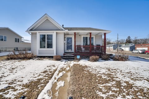 Minneapolis Family Home < 6 Mi to Boom Island Park House in Brooklyn Center