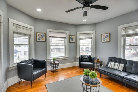 Modernized Historic Apt, Walk to Downtown Cranston Apartment in Providence