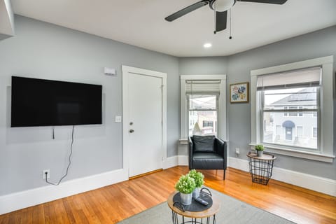 Modernized Historic Apt, Walk to Downtown Cranston Apartment in Providence