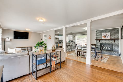 Atlanta Home w/ Movie Projector & Basketball Hoop! House in Chamblee