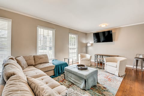 Atlanta Home w/ Movie Projector & Basketball Hoop! House in Chamblee