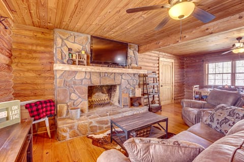 Cropwell Cabin w/ Fire Pit, Near Logan Martin Lake House in Logan Martin Lake