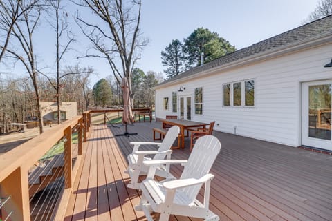 'The Hamilton Heber Springs' Home w/ Hot Tub! House in Heber Springs