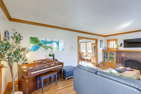 Historic Lorain Home: Walk to Lake Erie! House in Lake Erie