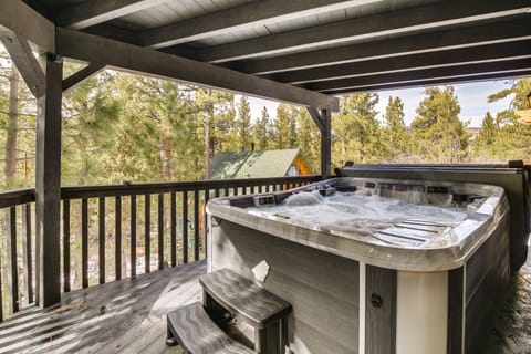 Serene Big Bear Retreat w/ Hot Tub + Game Room! House in Big Bear