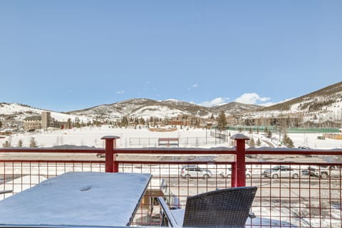 Dillon Mountain Condo w/ Fireplace: Ski & Hike! Apartment in Dillon