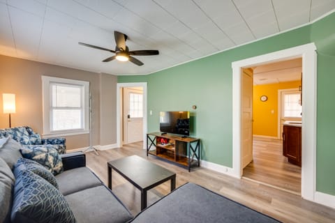 Easthampton Vacation Rental - Walk to Breweries! Appartement in Easthampton