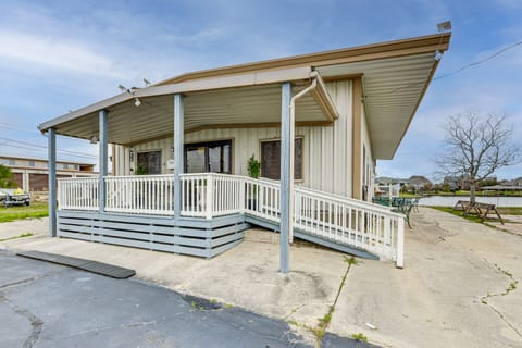 Waterfront Slidell Home w/ Patio: 3 Mi to Beach! Haus in Eden Isle