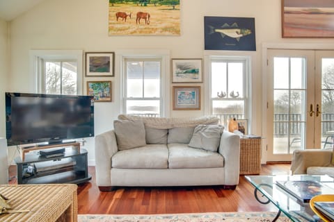 Beautiful Aquinnah Home: Ocean View, Walk to Beach House in Menemsha