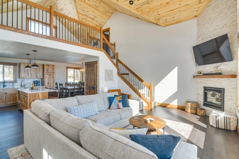 'Meadowlark Mountain Club' w/ Views of the Rockies House in Park County