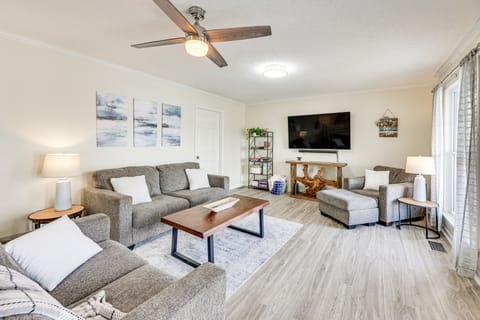 Waterfront Home on Lake Hamilton w/ Dock & 2 Decks House in Garland County