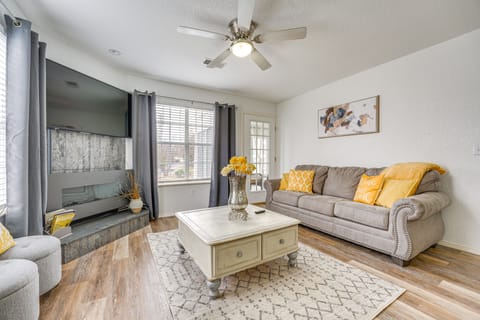 Inviting Condo w/ Pool Access, Near Branson Strip! Apartment in Branson