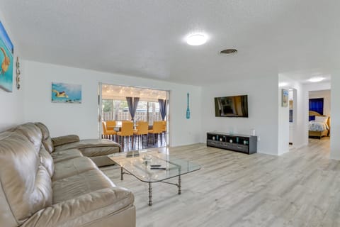 Englewood Home w/ Shared Pool & Screened Lanai! House in Manasota Key