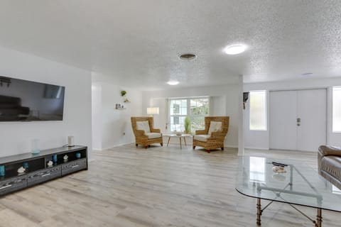 Englewood Home w/ Shared Pool & Screened Lanai! House in Manasota Key