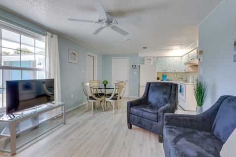 Englewood Apartment w/ Shared Pool: 1 Mi to Beach Apartment in Manasota Key