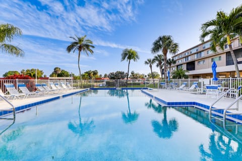 Waterfront Bradenton Condo: 3 Mi to Beach! Apartment in Cortez