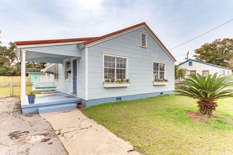 Charming Coastal Pensacola Home 1 Mi to Palafox St House in Sanders Beach