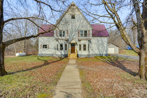 Altmar Home w/ Fire Pit < 1 Mi to Salmon River! Casa in Altmar