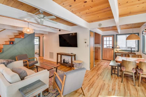 Fire Pit & Lake Access: Dreamy California Cabin! House in Arnold