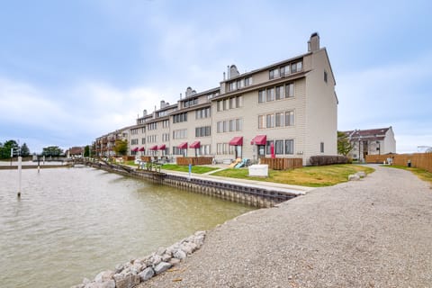 Lakefront Port Clinton Condo w/ Boat Dock & Slip! Apartment in Port Clinton