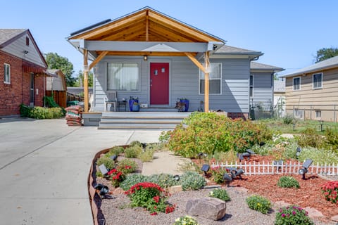 7 Mi to Denver: Inviting Aurora Home w/ Yard! House in Aurora