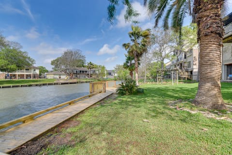 Waterfront Houston Home: 1 Mi to Space Center! House in Nassau Bay