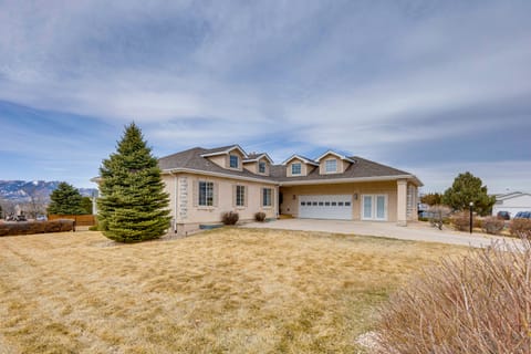 Large Colorado Springs Home w/ View of Pikes Peak! House in Black Forest