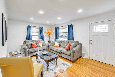 'The Maple Tree' Home: 14 Mi to Downtown Cleveland House in Cleveland Heights