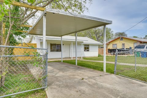 Sunny San Antonio Home Near Downtown: Pets Welcome House in San Antonio