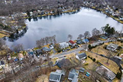 Modern Terryville Cottage w/ Deck & Lake View! Cottage in Bristol