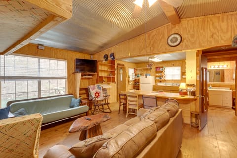 Cozy Riverfront Cabin ~ 2 Mi to Main Street Hardy House in Hardy