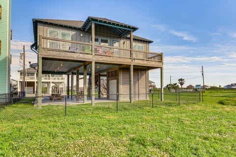 Texas Gulf Coast Home: Walk to Bolivar Beach! House in Bolivar Peninsula