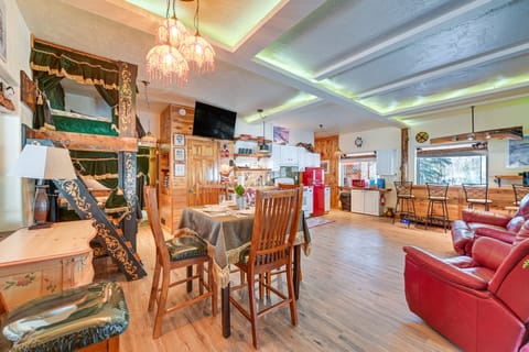 Cozy Kenai Abode w/ Private Deck: 5 Mi to Ocean! Appartement in Nikiski