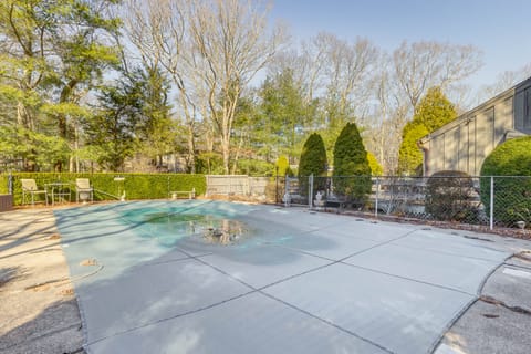 East Hampton Home w/ Hot Tub & Seasonal Pool! House in Springs