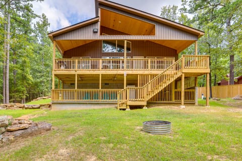 Waterfront Retreat on Greers Ferry Lake w/ Hot Tub House in Heber Springs