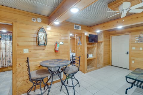 1/2 Mi to Greers Ferry Lake: Quiet Cabin w/ Porch House in Heber Springs