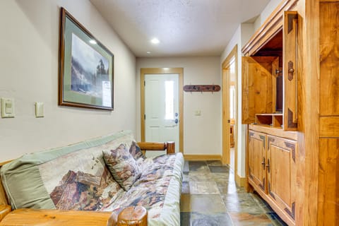 Peaceful Silverthorne Retreat w/ Hot Tub & Balcony House in Wildernest