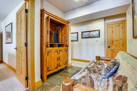 Peaceful Silverthorne Retreat w/ Hot Tub & Balcony House in Wildernest