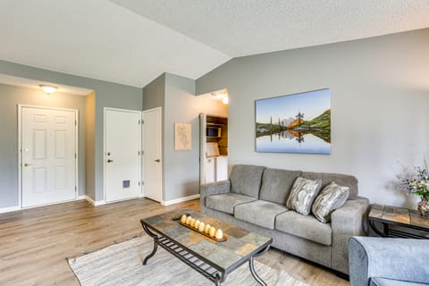 Cozy Redding Retreat ~ 3 Mi to Downtown House in Redding