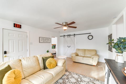 Lovely Home w/ Yard Near Dtwn Waco! House in Waco