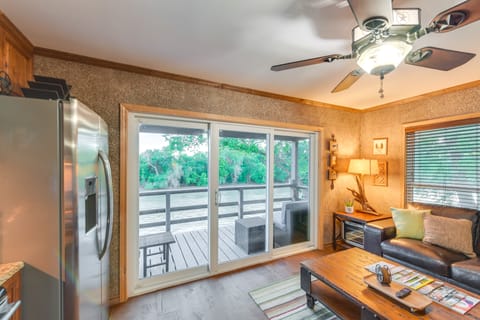 Rustic River Cabin w/ Dock + Covered Deck! Apartment in Waco