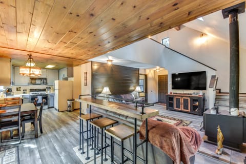 2 Mi to Mi-Wuk Village: Cabin w/ Large Deck House in Mi Wuk Village