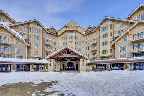 Luxe Ski-Out Park City Condo w/ Mtn Views Apartment in Park City