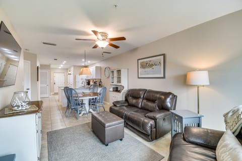 Condo w/ Pool Access: Walk to Cotton Bayou Beach! Apartment in Orange Beach